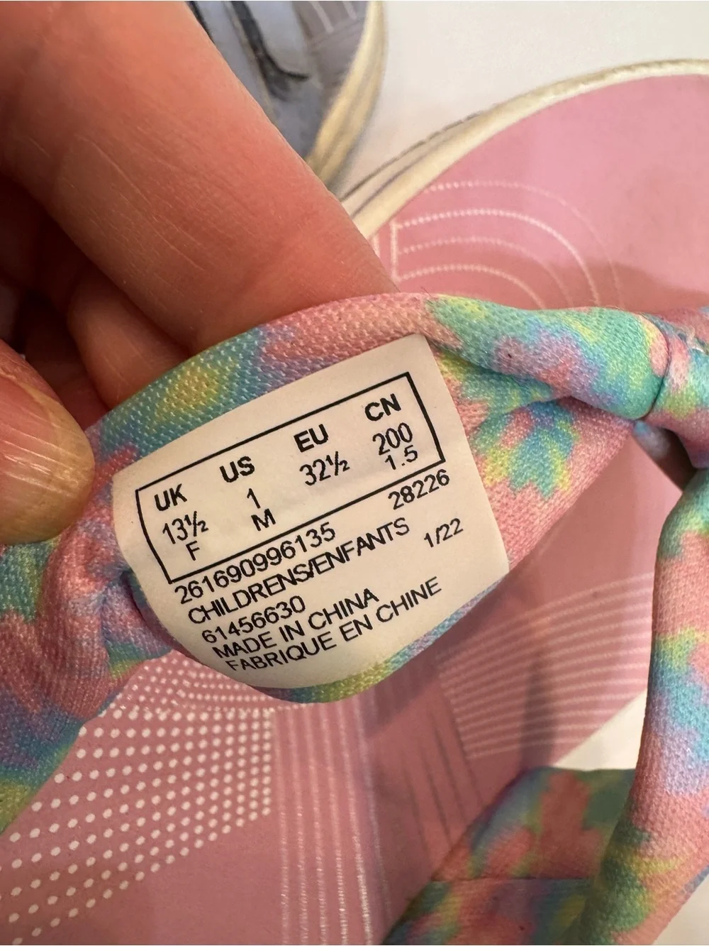 2 Pairs of GIRLS Clark’s Cloudsteppers Thong Sandals Periwinkle and Pink Sz 1